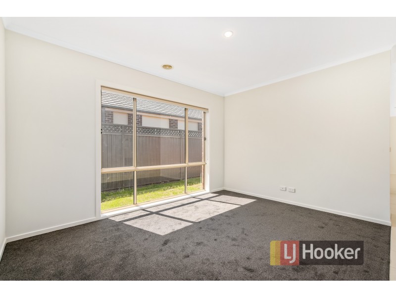 38 Britton Drive, Pakenham VIC 3810