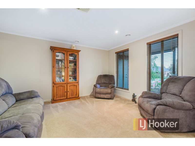 11 Lairds Rise, Garfield VIC 3814