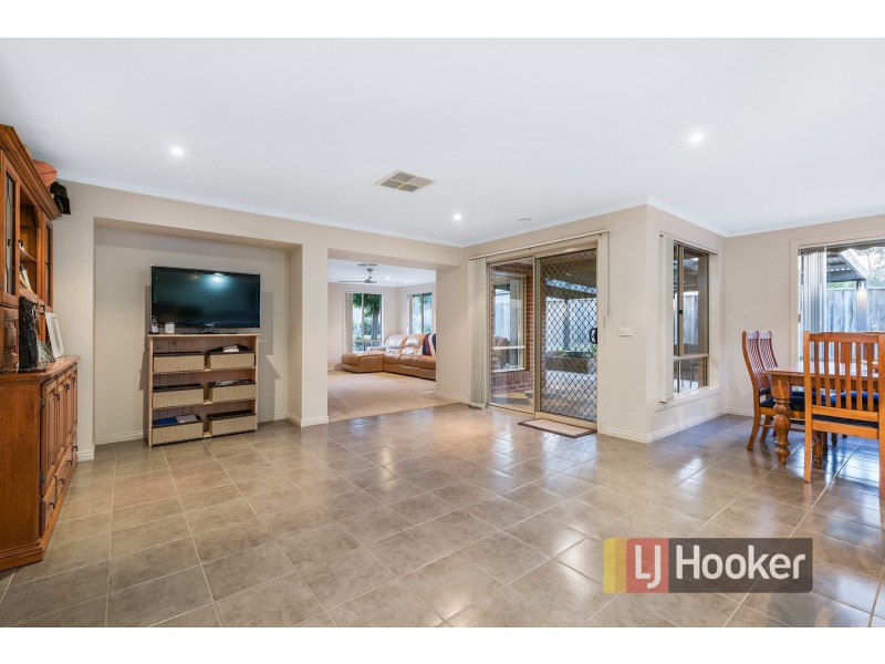 11 Lairds Rise, Garfield VIC 3814