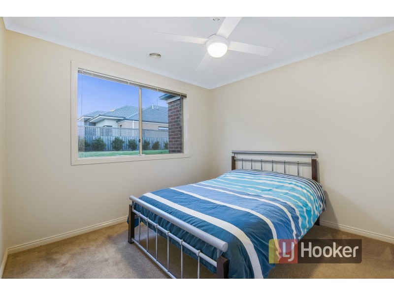 11 Lairds Rise, Garfield VIC 3814