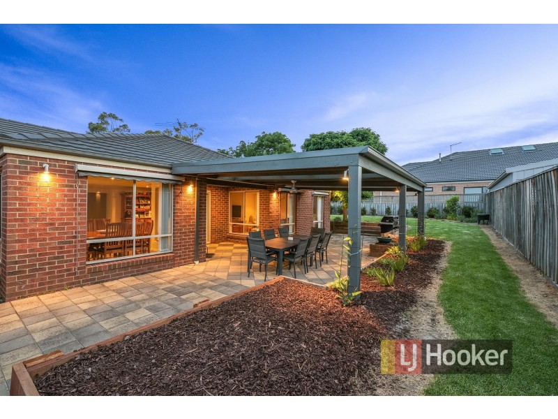 11 Lairds Rise, Garfield VIC 3814