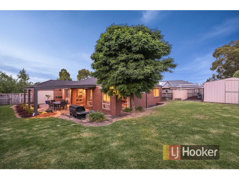 11 Lairds Rise, Garfield VIC 3814