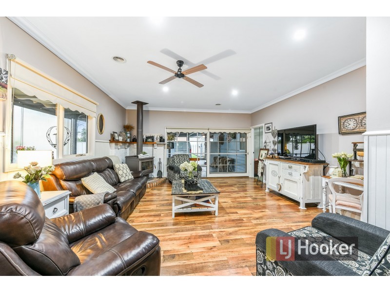 17 Main Street, Nar Nar Goon VIC 3812