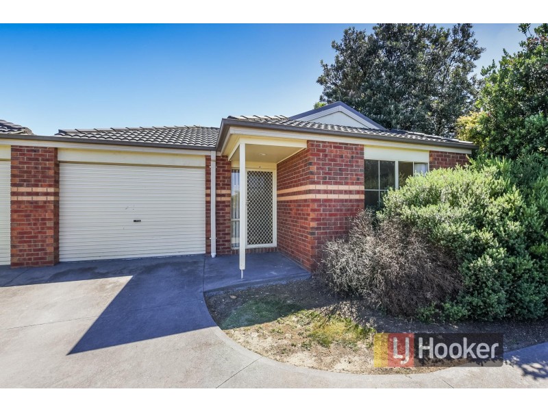 4/12 Renlik Court, Pakenham VIC 3810