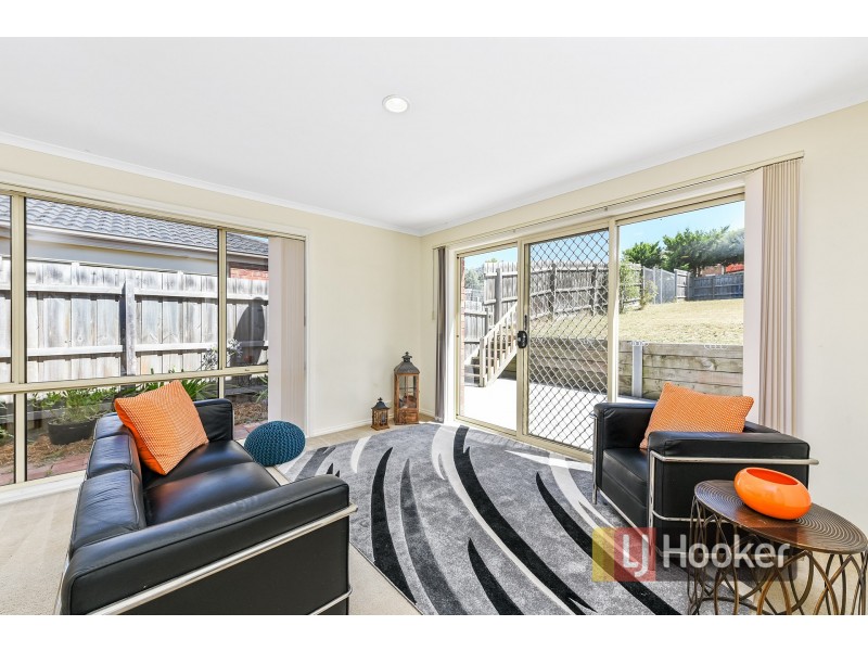 4/12 Renlik Court, Pakenham VIC 3810