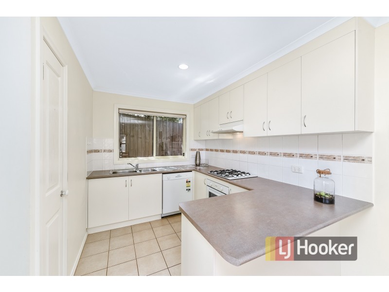 4/12 Renlik Court, Pakenham VIC 3810