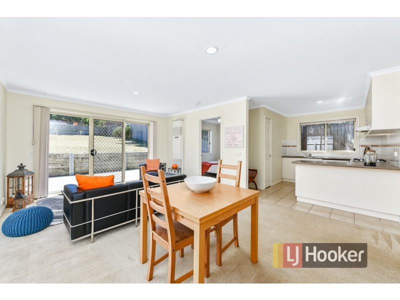 4/12 Renlik Court, Pakenham VIC 3810