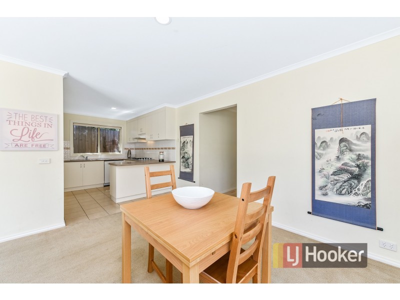 4/12 Renlik Court, Pakenham VIC 3810
