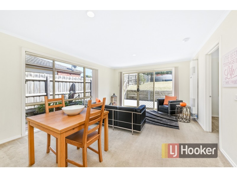 4/12 Renlik Court, Pakenham VIC 3810