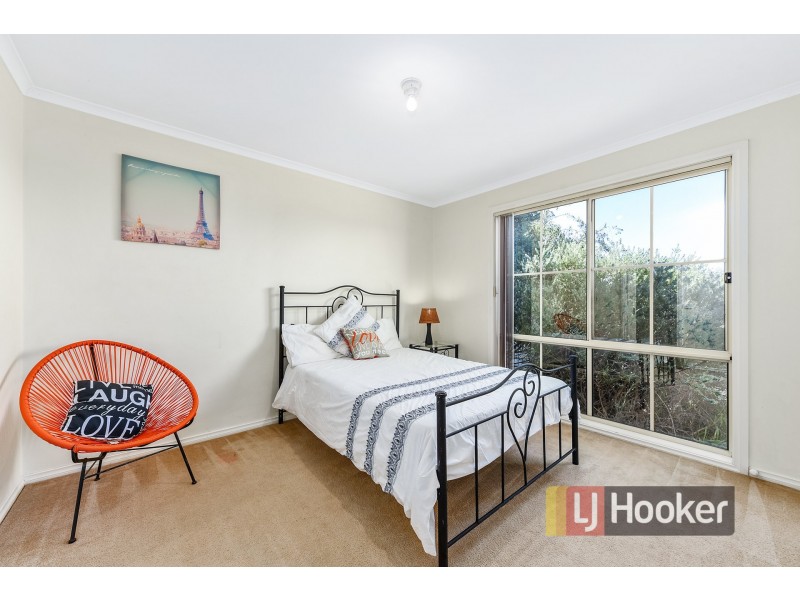 4/12 Renlik Court, Pakenham VIC 3810