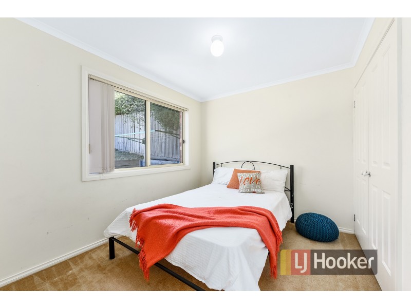 4/12 Renlik Court, Pakenham VIC 3810