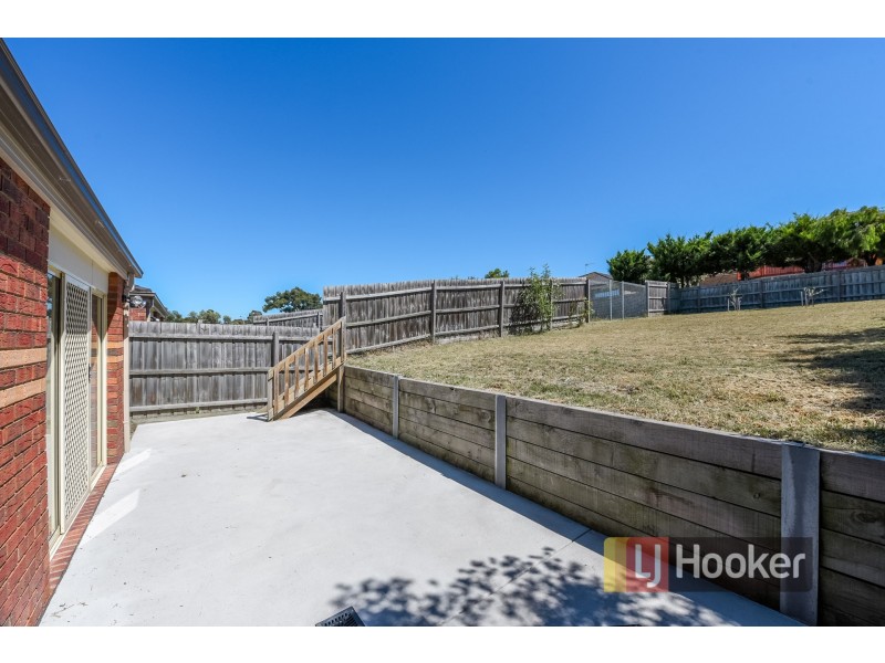 4/12 Renlik Court, Pakenham VIC 3810