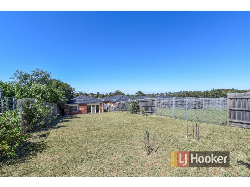 4/12 Renlik Court, Pakenham VIC 3810