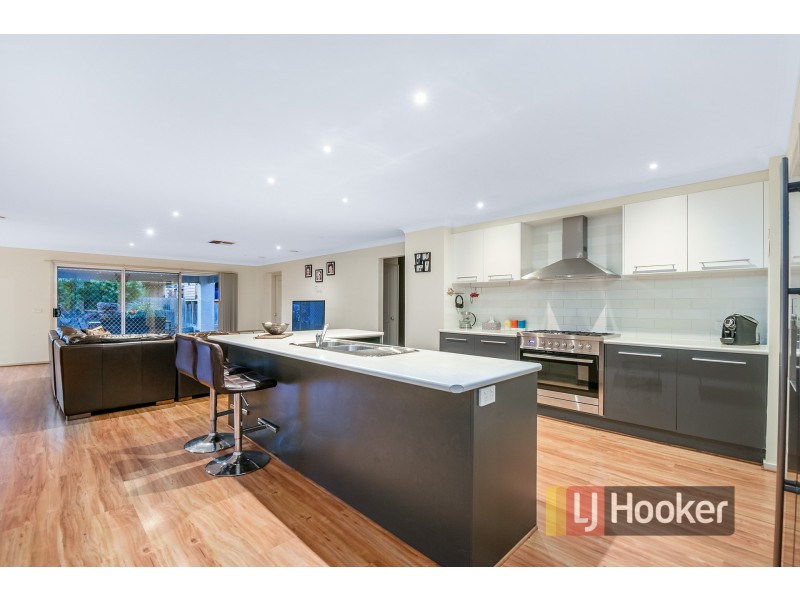 8 Streeton Court, Pakenham VIC 3810