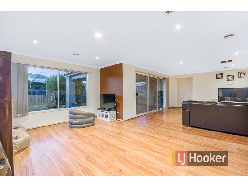 8 Streeton Court, Pakenham VIC 3810