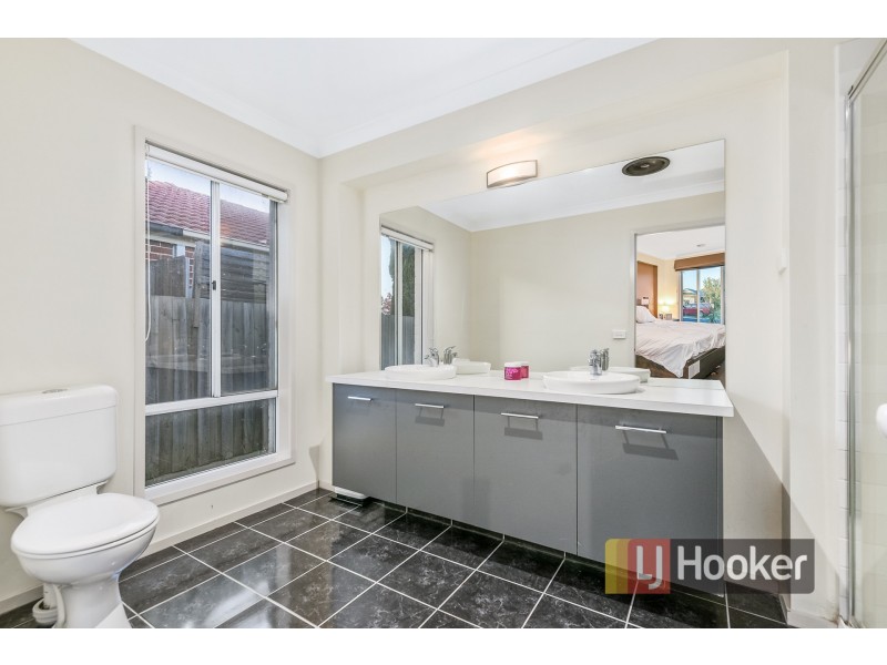 8 Streeton Court, Pakenham VIC 3810