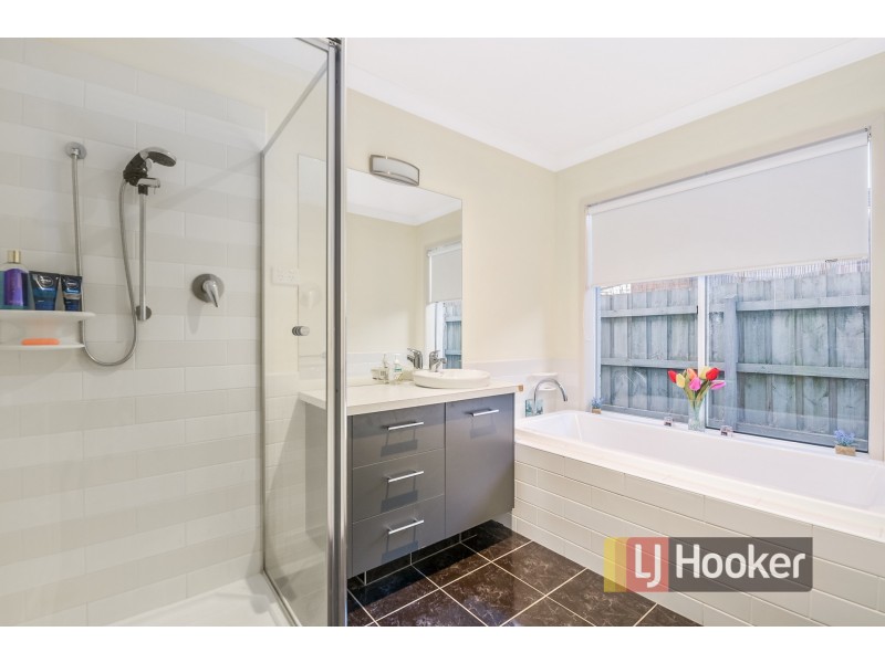 8 Streeton Court, Pakenham VIC 3810