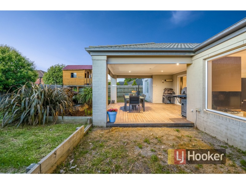 8 Streeton Court, Pakenham VIC 3810