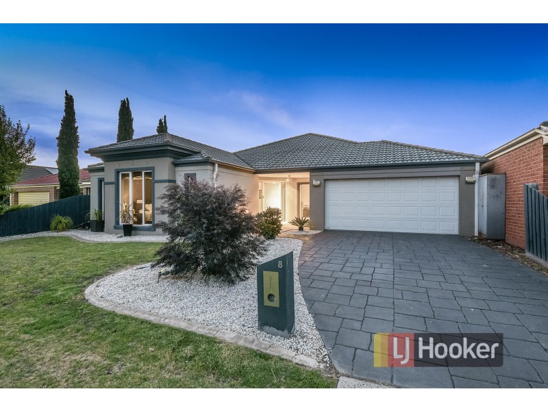 8 Streeton Court, Pakenham VIC 3810