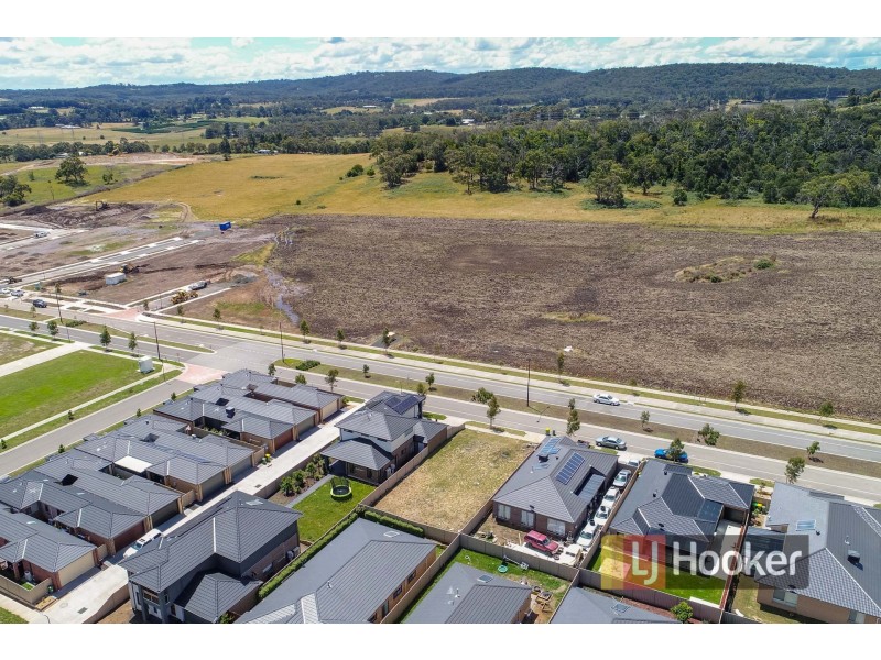 17 Kenneth Road, Pakenham VIC 3810