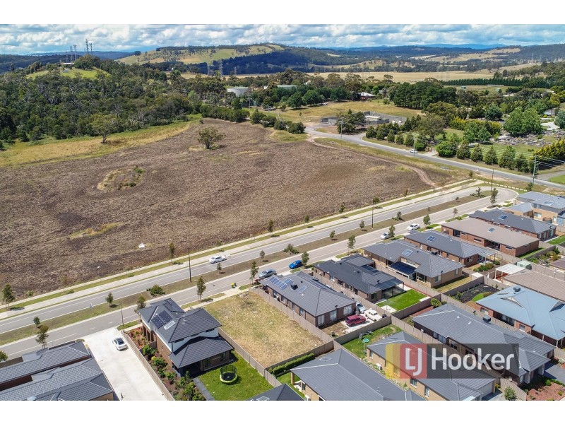 17 Kenneth Road, Pakenham VIC 3810