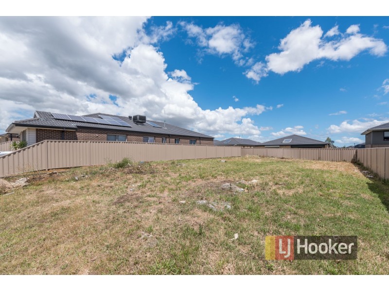 17 Kenneth Road, Pakenham VIC 3810