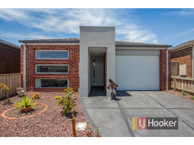 18 Arlington Ave, Pakenham VIC 3810
