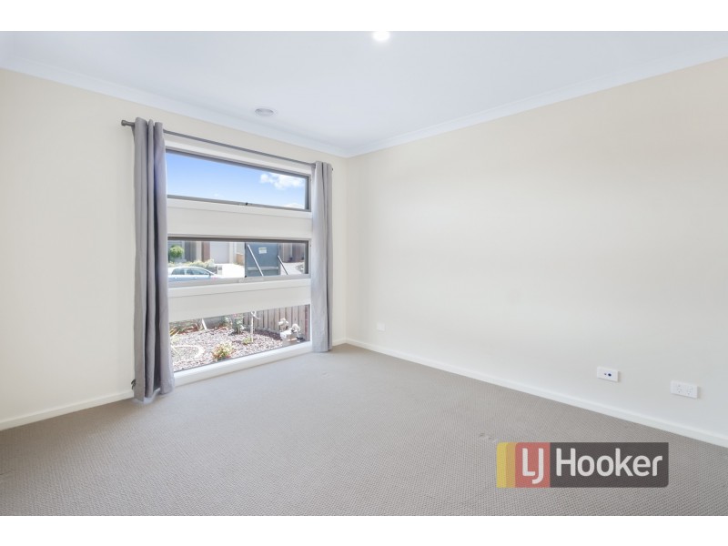 18 Arlington Ave, Pakenham VIC 3810