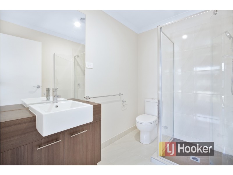 18 Arlington Ave, Pakenham VIC 3810