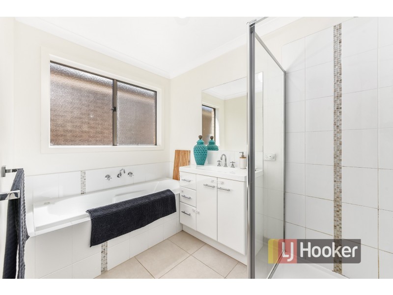 19 Shakespeare Court, Drouin VIC 3818
