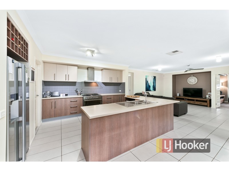 3 Azure Court, Pakenham VIC 3810