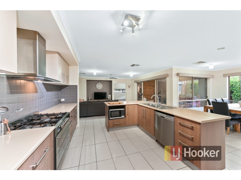 3 Azure Court, Pakenham VIC 3810