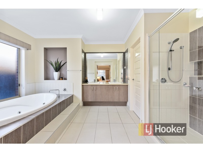 3 Azure Court, Pakenham VIC 3810