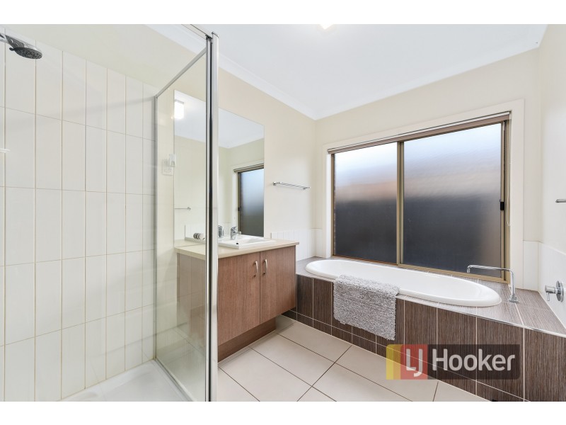 3 Azure Court, Pakenham VIC 3810