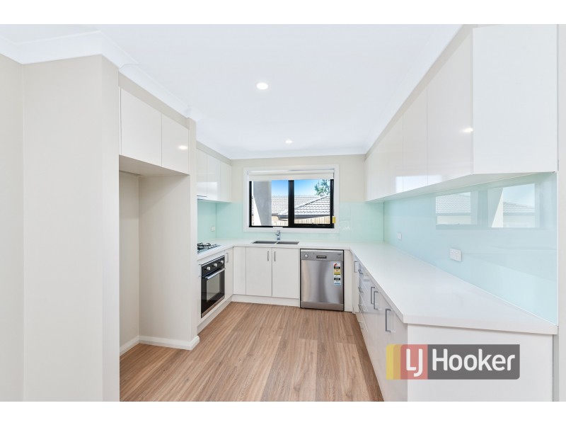 2/157 Ahern Road, Pakenham VIC 3810