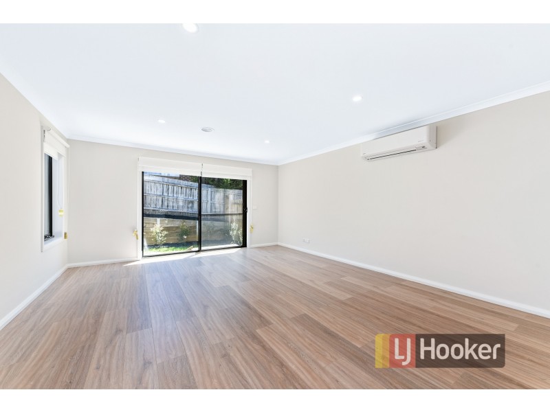 2/157 Ahern Road, Pakenham VIC 3810