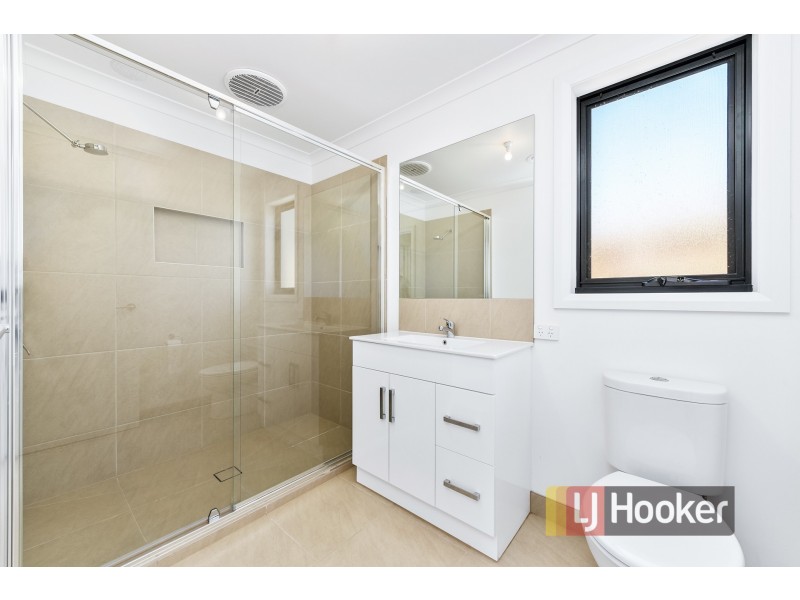 2/157 Ahern Road, Pakenham VIC 3810