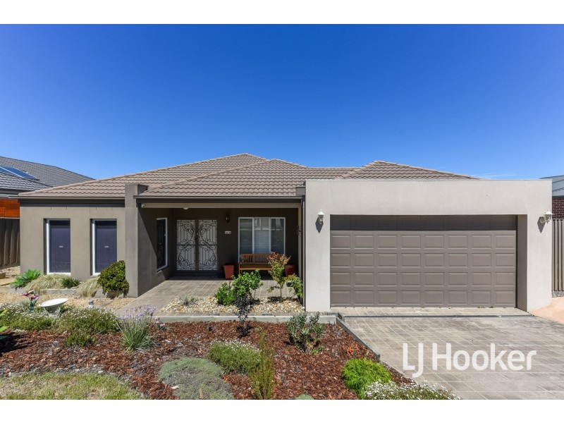 10 Carrington Drive, Pakenham VIC 3810