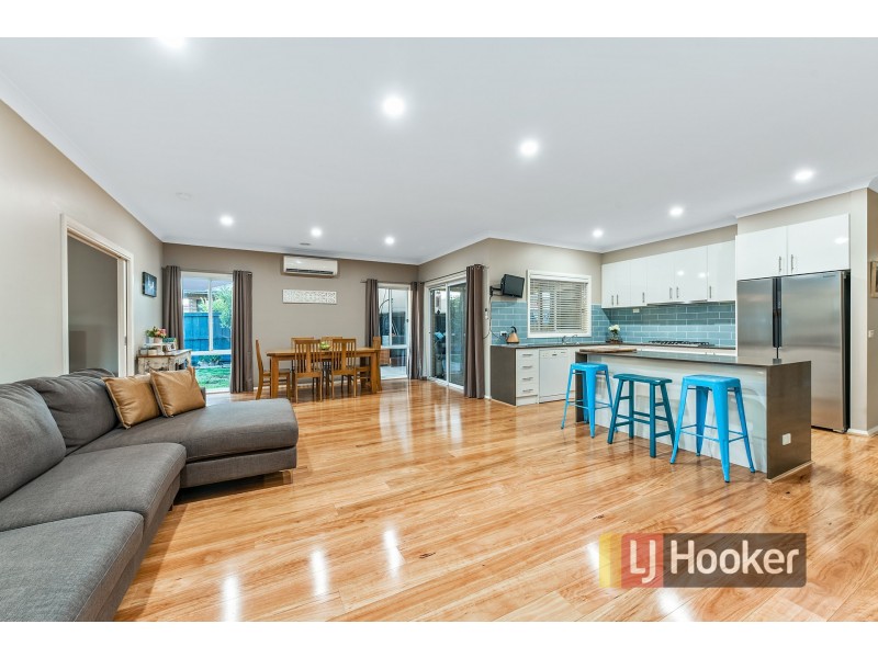 10 Carrington Drive, Pakenham VIC 3810