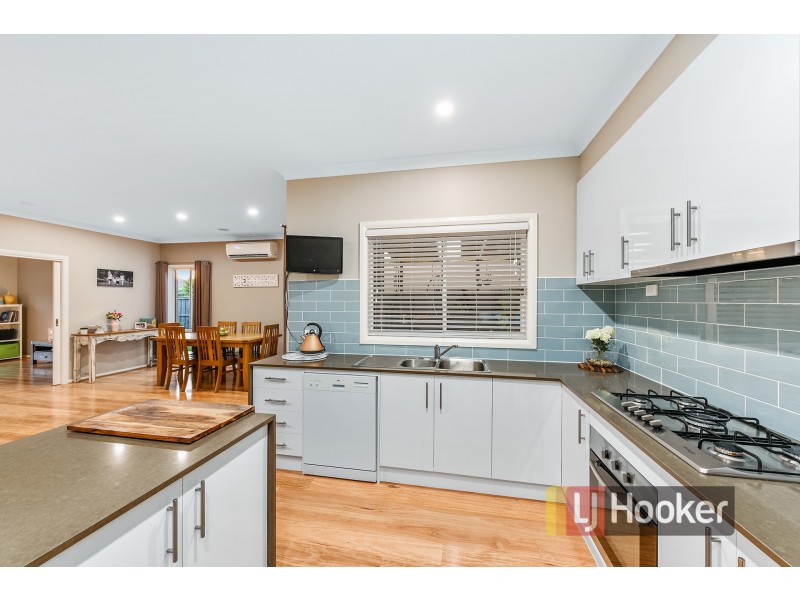 10 Carrington Drive, Pakenham VIC 3810