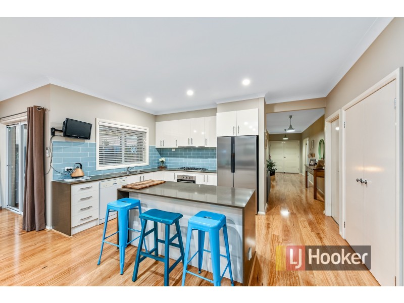 10 Carrington Drive, Pakenham VIC 3810