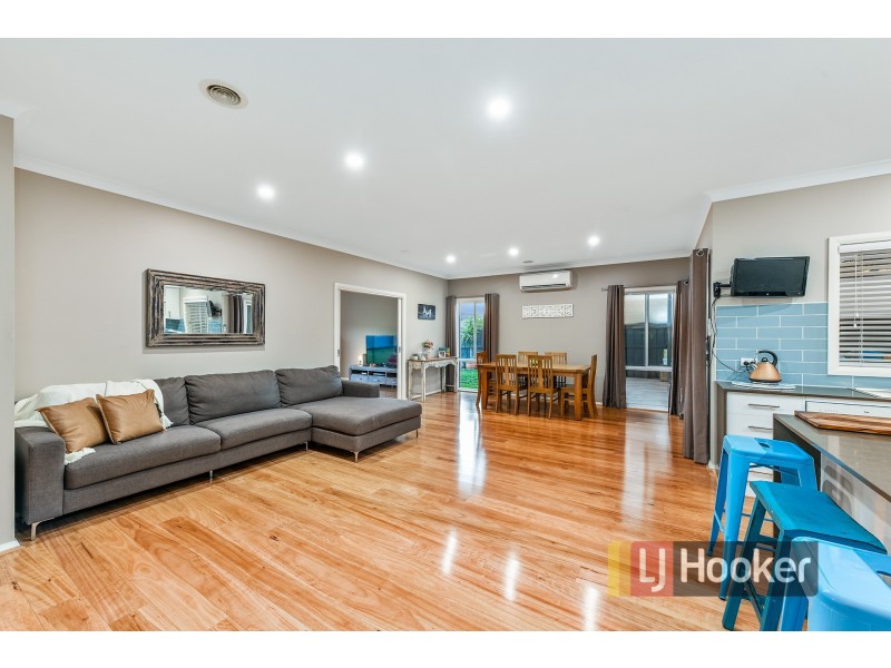 10 Carrington Drive, Pakenham VIC 3810