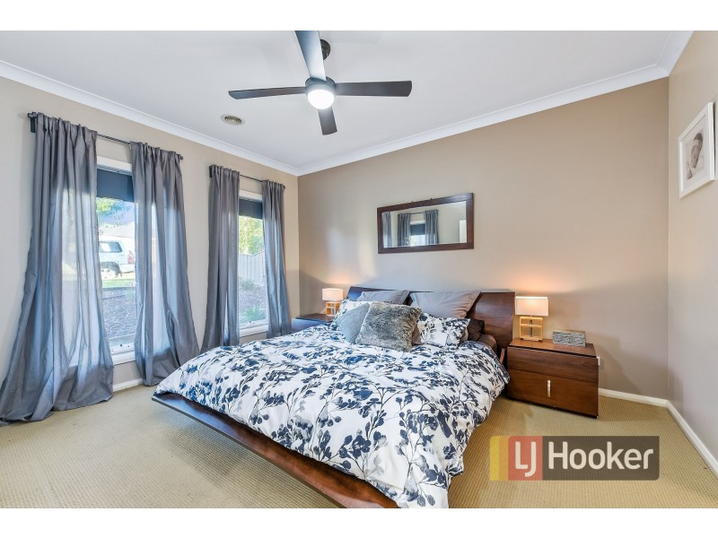 10 Carrington Drive, Pakenham VIC 3810