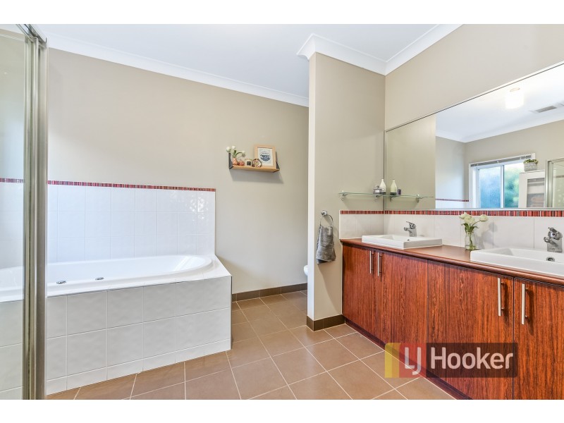 10 Carrington Drive, Pakenham VIC 3810