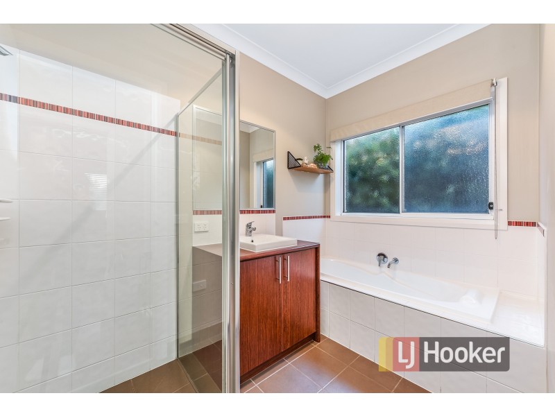 10 Carrington Drive, Pakenham VIC 3810