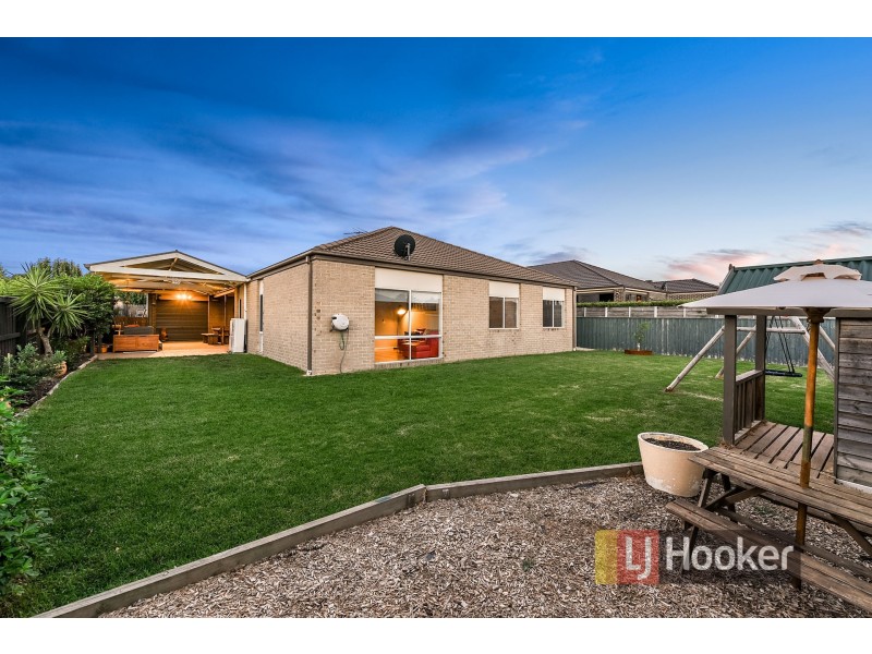 10 Carrington Drive, Pakenham VIC 3810