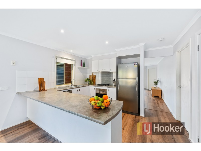 8 Pashia Grove, Pakenham VIC 3810