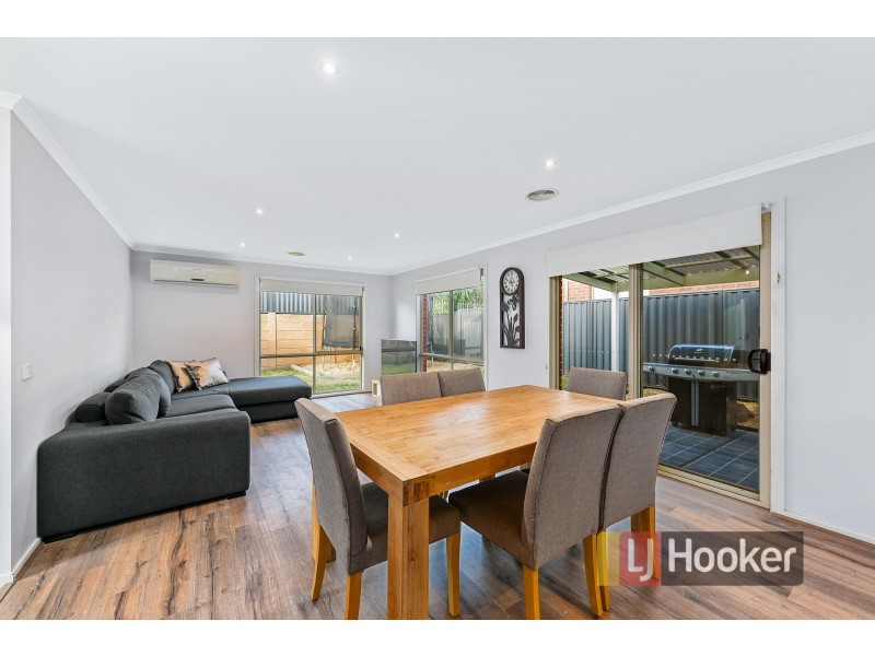 8 Pashia Grove, Pakenham VIC 3810