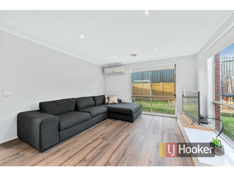 8 Pashia Grove, Pakenham VIC 3810