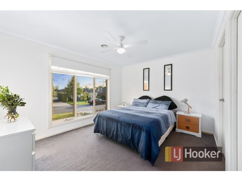 8 Pashia Grove, Pakenham VIC 3810